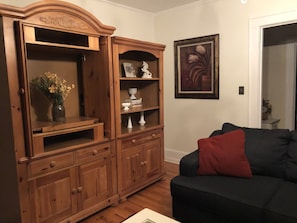 Living area - Brick House Retreat at the Heart of Hamlet (HAMLET)