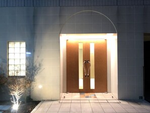 Interior entrance - Otsuka No.4 Mansion (Tokyo)