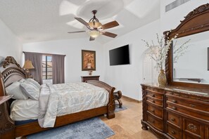4 bedrooms, desk, iron/ironing board, free WiFi