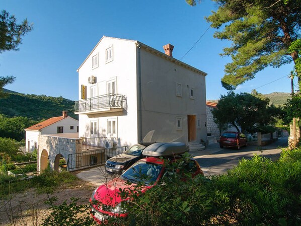 Exterior - Cozy Villa in Dubrovnik With Terrace (Dubrovnik)