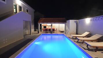 Casa | Alberca | Alberca techada y alberca al aire libre