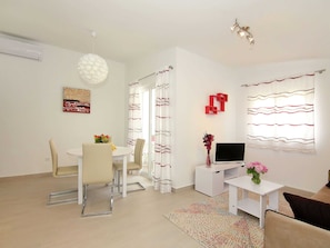 Apartment | Dining