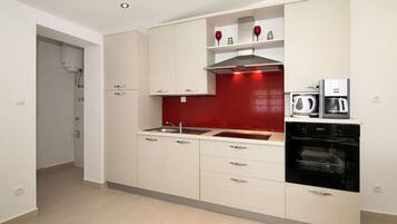 Appartamento | Cucina privata | Bollitore elettrico, pentole/stoviglie/utensili