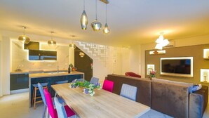 Dining - Luxurious Villa in Kaštel Gomilica With Pool (Kastela)