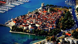 Exterior - Luxurious Villa in Kaštel Gomilica With Pool (Kastela)