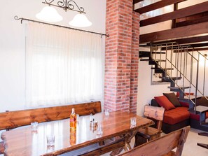 Dining - Peaceful Retreat in a Hill Landscape near Split (Dugopolje)