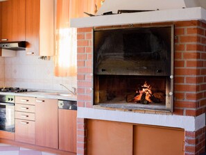 Private kitchen - Peaceful Retreat in a Hill Landscape near Split (Dugopolje)