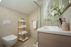 Villa | Bathroom | Shower - Charming Villa in Vela Luka on the Beach (Vela Luka)