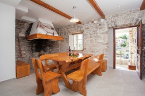 Villa | Dining - Charming Villa in Vela Luka on the Beach (Vela Luka)