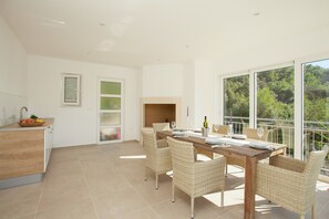 Villa | Dining