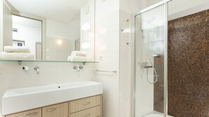 Apartment | Bathroom | Shower, towels - Modern Apartment With Sea-view at Split (Split)