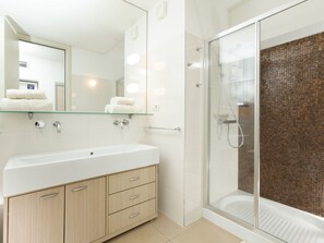 Apartment | Bathroom - Modern Apartment With Sea-view at Split (Split)