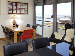 Apartment | Balcony - Modern Apartment With Sea-view at Split (Split)