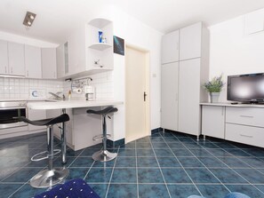 House | Private kitchen - Quaint Holiday Home in Mastrinka With Balcony (Trogir)