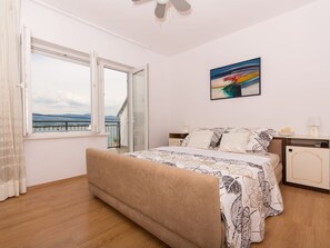3 bedrooms, bed sheets - Quaint Holiday Home in Mastrinka With Balcony (Trogir)