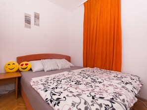 House | 3 bedrooms, bed sheets - Quaint Holiday Home in Mastrinka With Balcony (Trogir)