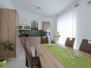 Apartment | Dining - Apartment in Seget Donji With Terrace (Seget)