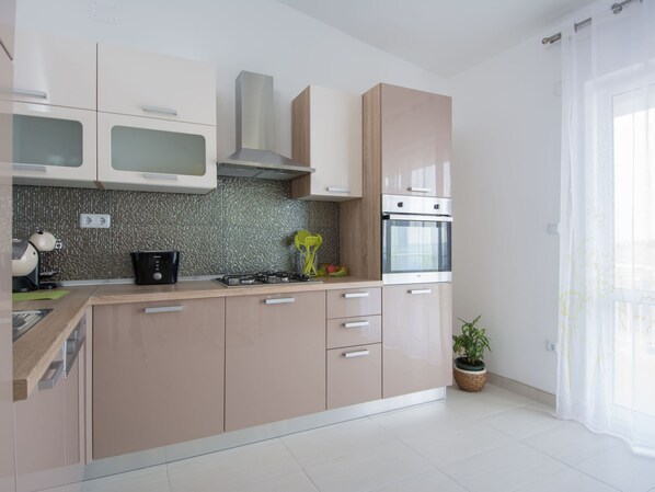 Apartment | Private kitchen | Cookware/dishes/utensils