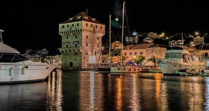 Holiday Home With Outdoor Hot Tub, Near the Sea