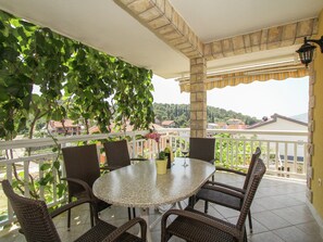 Apartment | Dining - Apartment in Trogir Near Unesco Old Town (Trogir)