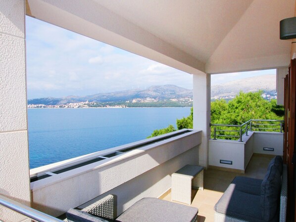 Exterior - Majestic Villa in Okrug Donji With Swimming Pool (Okrug)