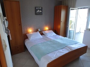 House | 3 bedrooms, individually furnished, bed sheets