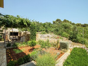 Apartment | Garden - Apartment in Trogir Near the Beach (Trogir)