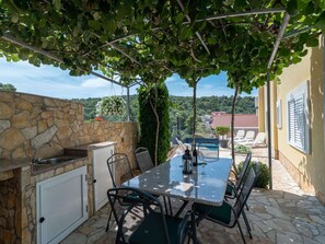 Apartment | Dining - Apartment in Trogir Near the Beach (Trogir)