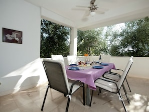 House | Dining - Holiday Home in Okrug Gornji Near the Sea (Okrug)