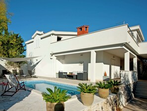 House | Pool | Indoor pool, outdoor pool - Picturesque Holiday Home by the Beach (Okrug)