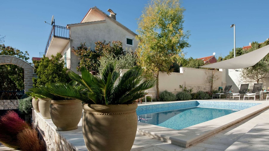Picturesque Holiday Home by the Beach