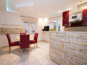 Apartment | Living room - Apartment 5 km From Trogir's Center (Split)