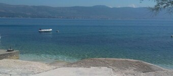 Apartment 5 km From Trogir's Center