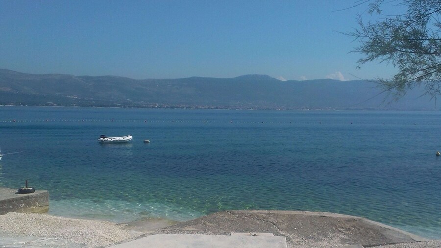 Apartment 5 km From Trogir's Center