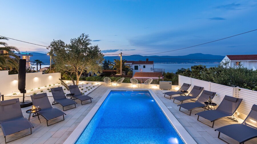 Apartment 5 km From Trogir's Center