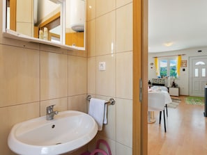 Shower, towels