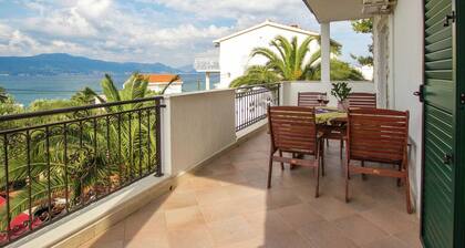 Modern Apartment With Pool and Terrace