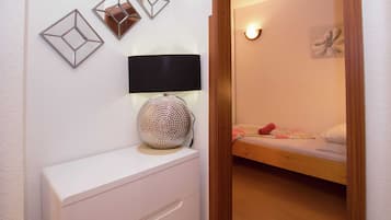 Apartment | 2 bedrooms, individually furnished, bed sheets