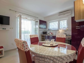 Apartment | Dining