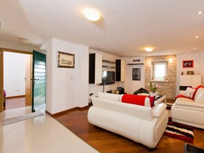 Living room - Ravishing Villa in Podstrana With Private Pool (Podstrana)