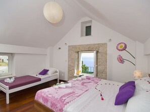 2 Schlafzimmer, individuell eingerichtet, Bettwäsche