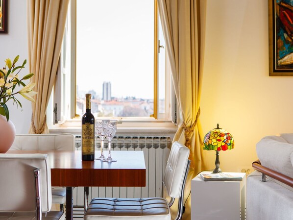 Microwave, oven, dishwasher - Luxurious Apartment in the Center of Split With Amazing View of the Sea, Airco (Split)