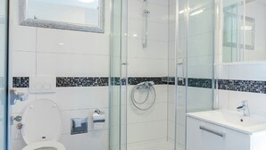 Bathroom - Modern Apartment in Dalmatia Near the Sea (Podstrana)