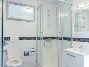 Apartment | Bathroom - Modern Apartment in Dalmatia Near the Sea (Podstrana)