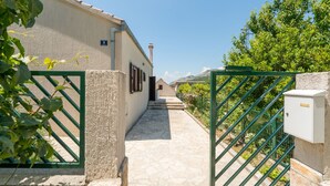 Exterior - Spacious Holiday Home in Tugare With Pool (Tugare)
