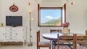 Dining - Spacious Holiday Home in Tugare With Pool (Tugare)