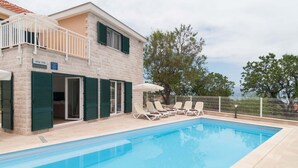 Exterior - Gorgeous Holiday Home in Skrip Near Centre With Pool (Supetar)