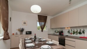 Dining - Gorgeous Holiday Home in Skrip Near Centre With Pool (Supetar)