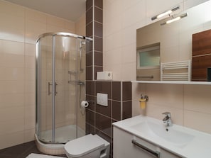 House | Bathroom | Shower, towels