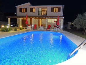 Exterior - Lovely Holiday Home With Private Swimming Pool, Beautiful Garden, Roofed Terrace (Benkovac)